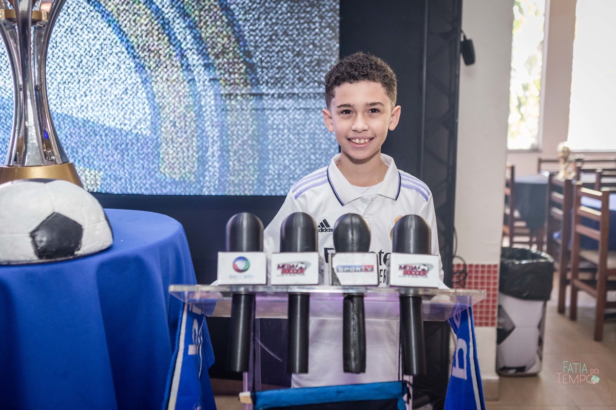 Futebol, jogador, Soccer, atacante, Real Madrid, Zagueiro, aniversário, decoração, buffet infantil, quadra de futebol, gramado sintético, criança, fotografia de criança, festa de aniversário, bola de futebol, parabéns, jogador caro, drible, contrato, gol,