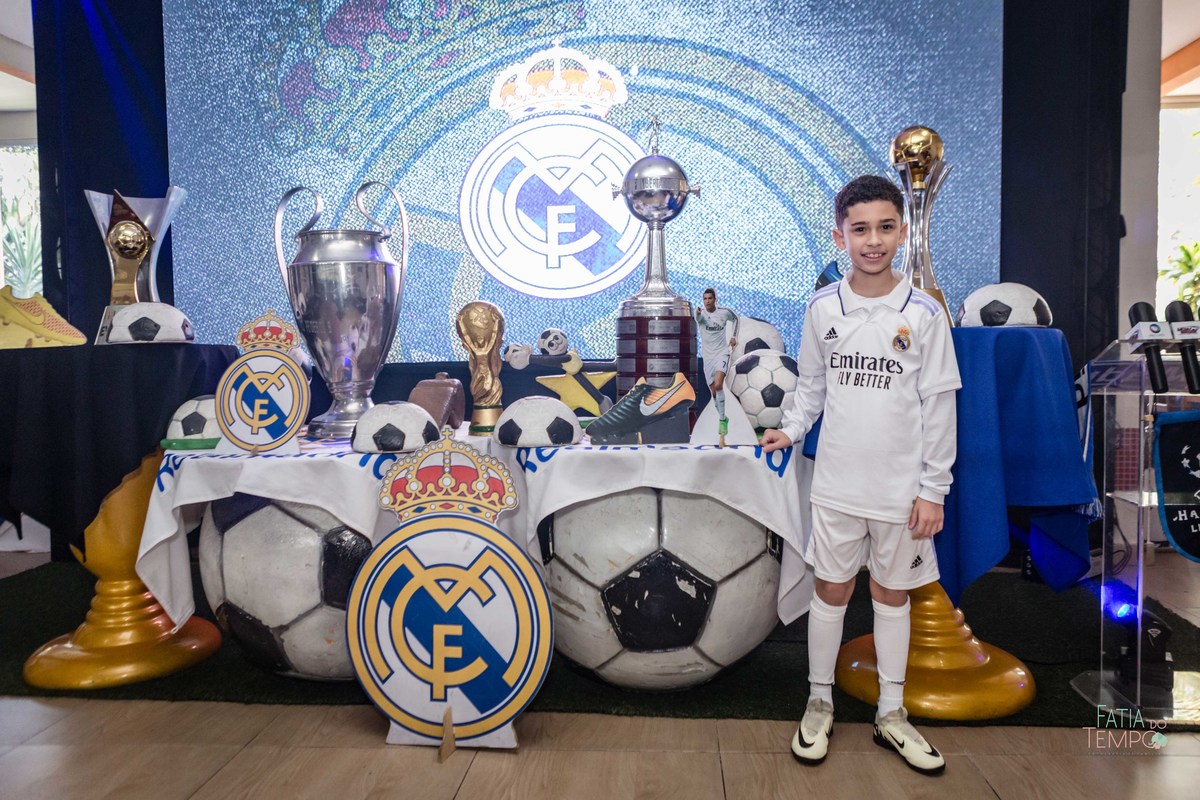 Futebol, jogador, Soccer, atacante, Real Madrid, Zagueiro, aniversário, decoração, buffet infantil, quadra de futebol, gramado sintético, criança, fotografia de criança, festa de aniversário, bola de futebol, parabéns, jogador caro, drible, contrato, gol,
