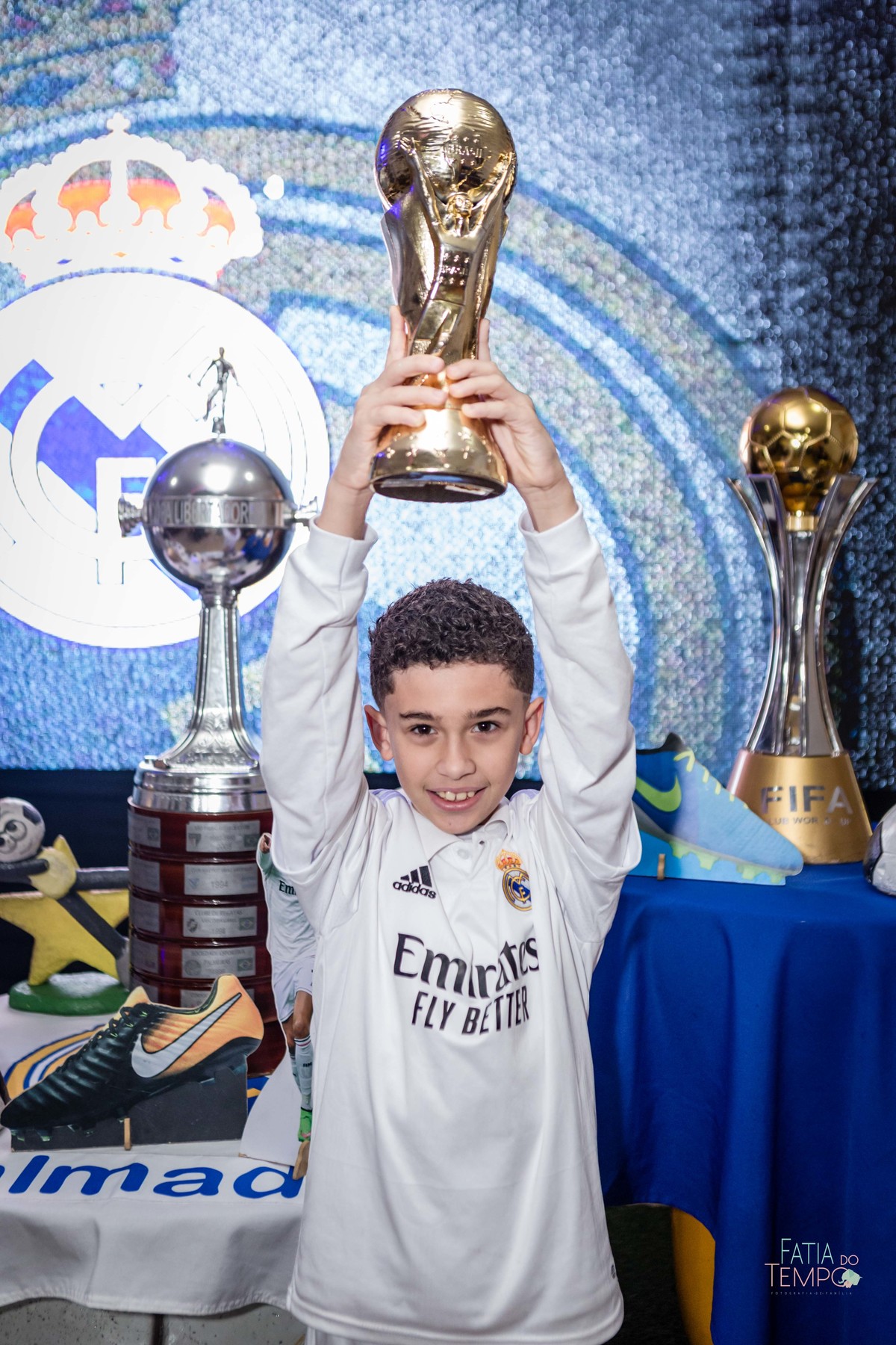 Futebol, jogador, Soccer, atacante, Real Madrid, Zagueiro, aniversário, decoração, buffet infantil, quadra de futebol, gramado sintético, criança, fotografia de criança, festa de aniversário, bola de futebol, parabéns, jogador caro, drible, contrato, gol,