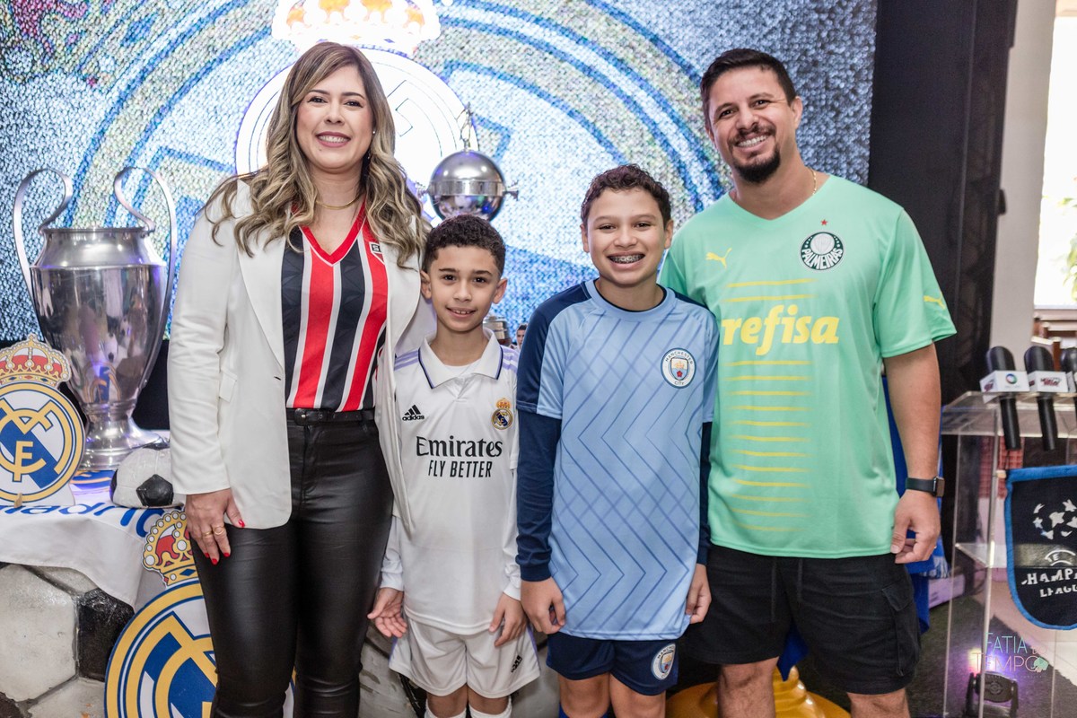 Futebol, jogador, Soccer, atacante, Real Madrid, Zagueiro, aniversário, decoração, buffet infantil, quadra de futebol, gramado sintético, criança, fotografia de criança, festa de aniversário, bola de futebol, parabéns, jogador caro, drible, contrato, gol,