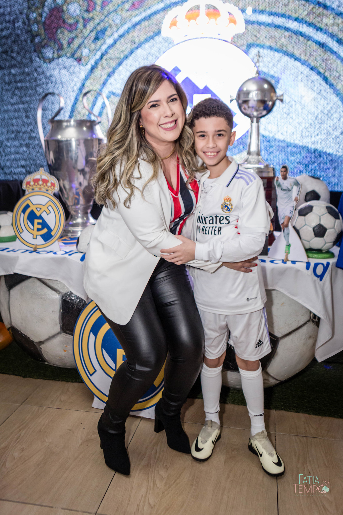 Futebol, jogador, Soccer, atacante, Real Madrid, Zagueiro, aniversário, decoração, buffet infantil, quadra de futebol, gramado sintético, criança, fotografia de criança, festa de aniversário, bola de futebol, parabéns, jogador caro, drible, contrato, gol,