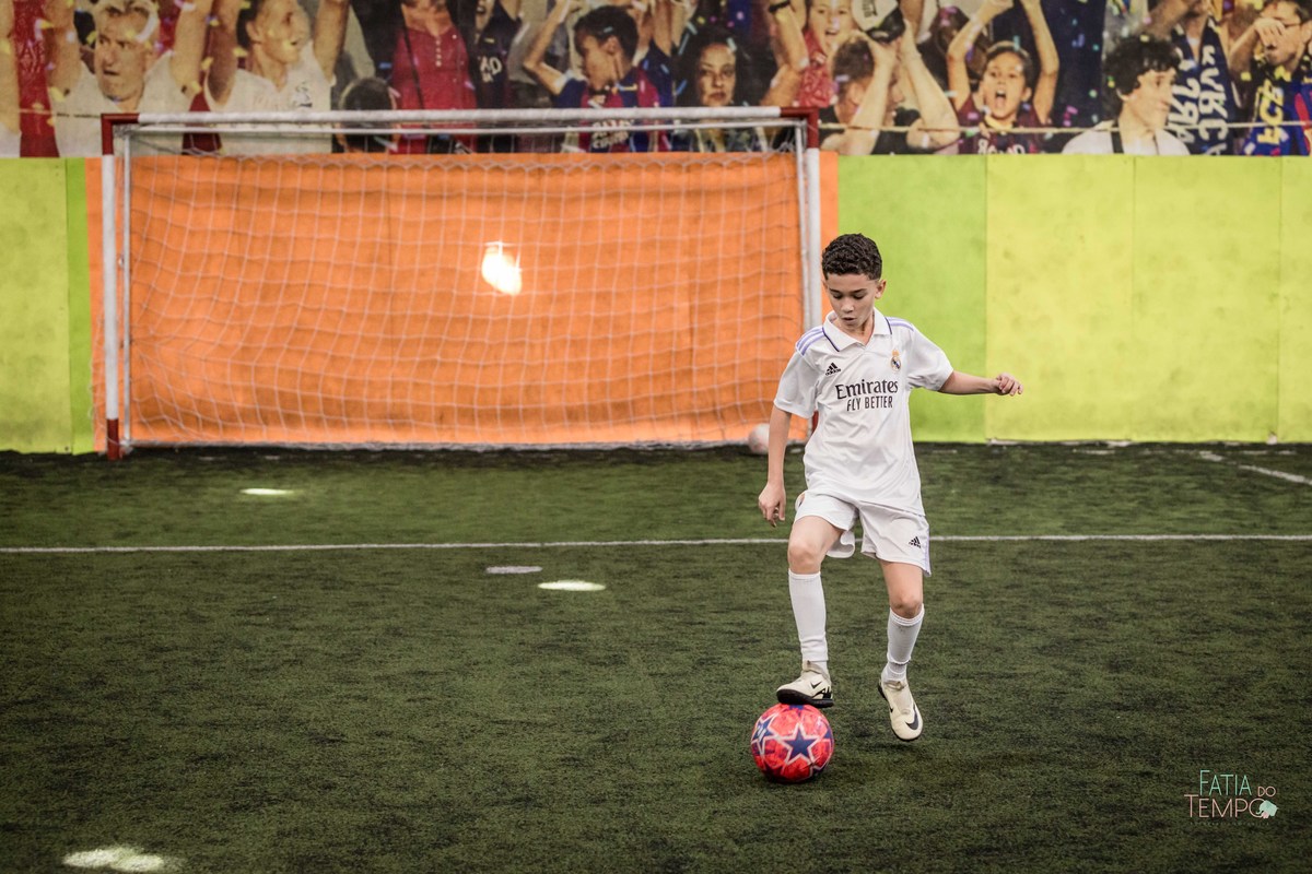 Futebol, jogador, Soccer, atacante, Real Madrid, Zagueiro, aniversário, decoração, buffet infantil, quadra de futebol, gramado sintético, criança, fotografia de criança, festa de aniversário, bola de futebol, parabéns, jogador caro, drible, contrato, gol,
