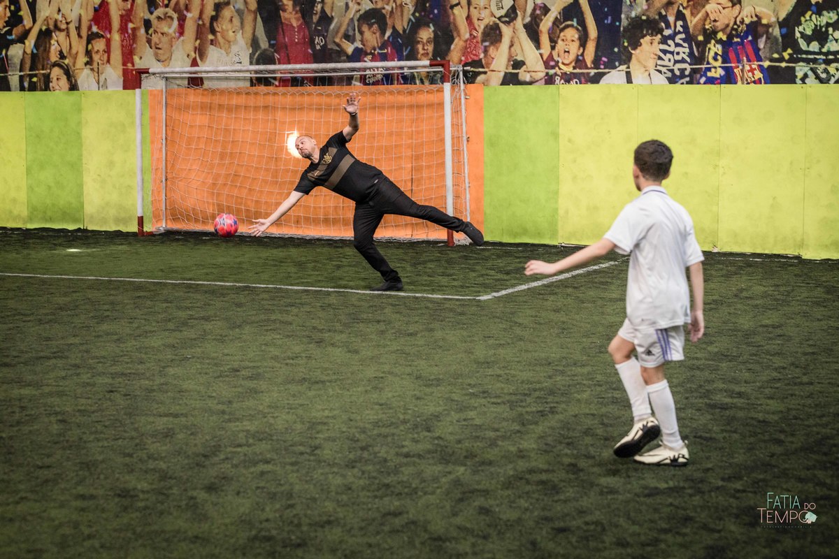 Futebol, jogador, Soccer, atacante, Real Madrid, Zagueiro, aniversário, decoração, buffet infantil, quadra de futebol, gramado sintético, criança, fotografia de criança, festa de aniversário, bola de futebol, parabéns, jogador caro, drible, contrato, gol,