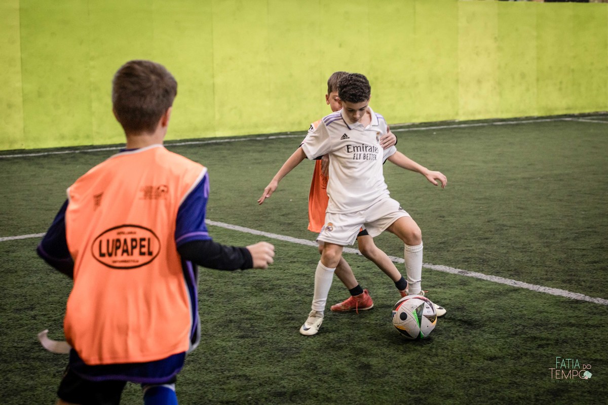 Futebol, jogador, Soccer, atacante, Real Madrid, Zagueiro, aniversário, decoração, buffet infantil, quadra de futebol, gramado sintético, criança, fotografia de criança, festa de aniversário, bola de futebol, parabéns, jogador caro, drible, contrato, gol,