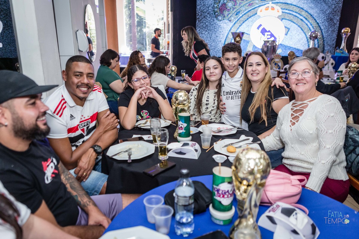 Futebol, jogador, Soccer, atacante, Real Madrid, Zagueiro, aniversário, decoração, buffet infantil, quadra de futebol, gramado sintético, criança, fotografia de criança, festa de aniversário, bola de futebol, parabéns, jogador caro, drible, contrato, gol,