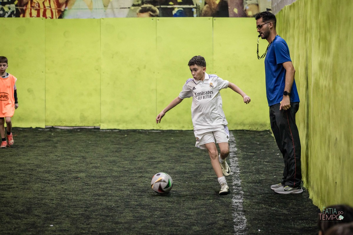Futebol, jogador, Soccer, atacante, Real Madrid, Zagueiro, aniversário, decoração, buffet infantil, quadra de futebol, gramado sintético, criança, fotografia de criança, festa de aniversário, bola de futebol, parabéns, jogador caro, drible, contrato, gol,