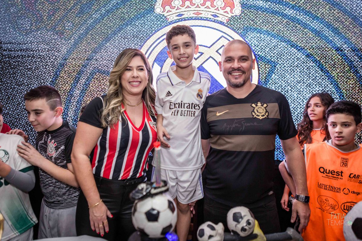 Futebol, jogador, Soccer, atacante, Real Madrid, Zagueiro, aniversário, decoração, buffet infantil, quadra de futebol, gramado sintético, criança, fotografia de criança, festa de aniversário, bola de futebol, parabéns, jogador caro, drible, contrato, gol,