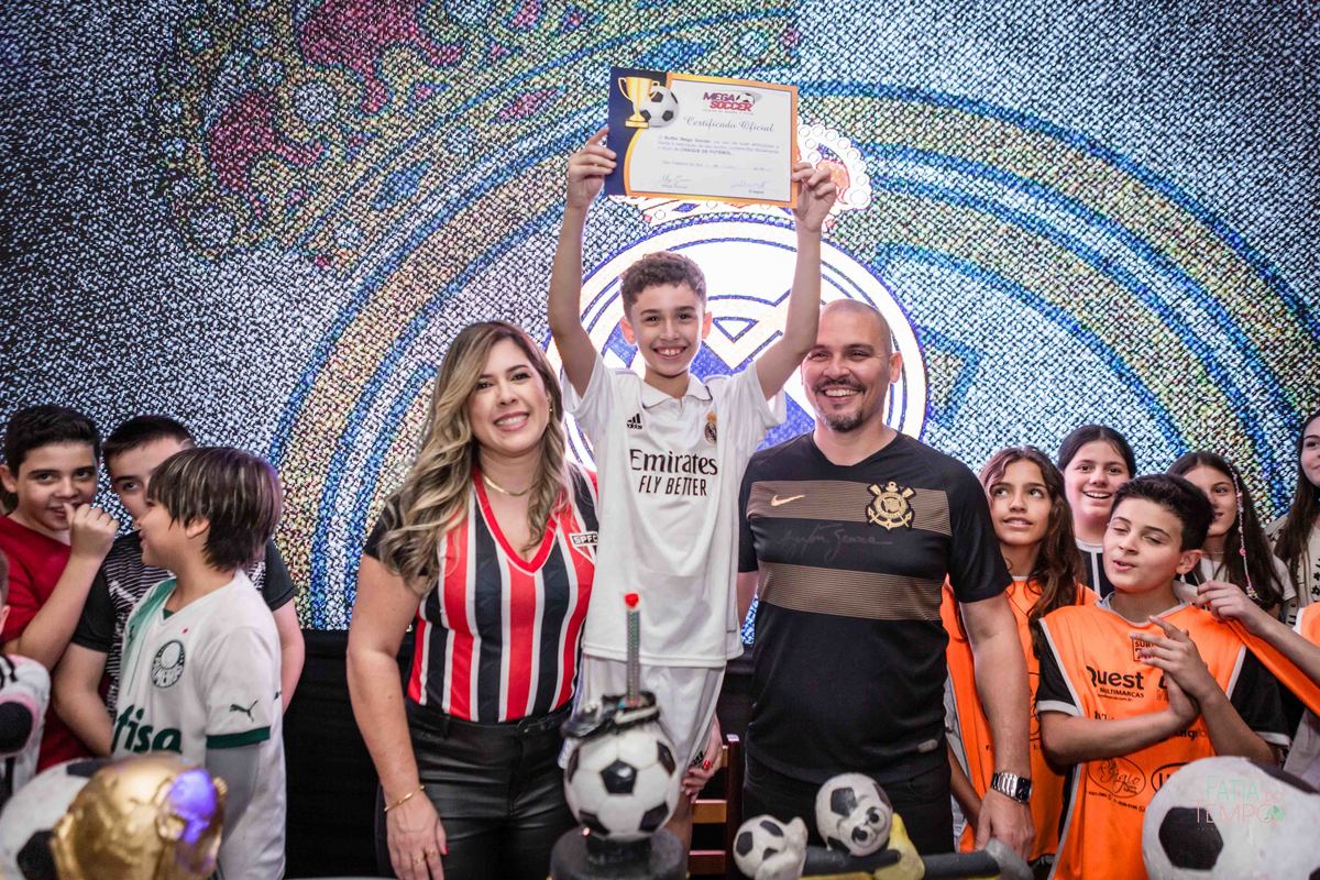 Futebol, jogador, Soccer, atacante, Real Madrid, Zagueiro, aniversário, decoração, buffet infantil, quadra de futebol, gramado sintético, criança, fotografia de criança, festa de aniversário, bola de futebol, parabéns, jogador caro, drible, contrato, gol,