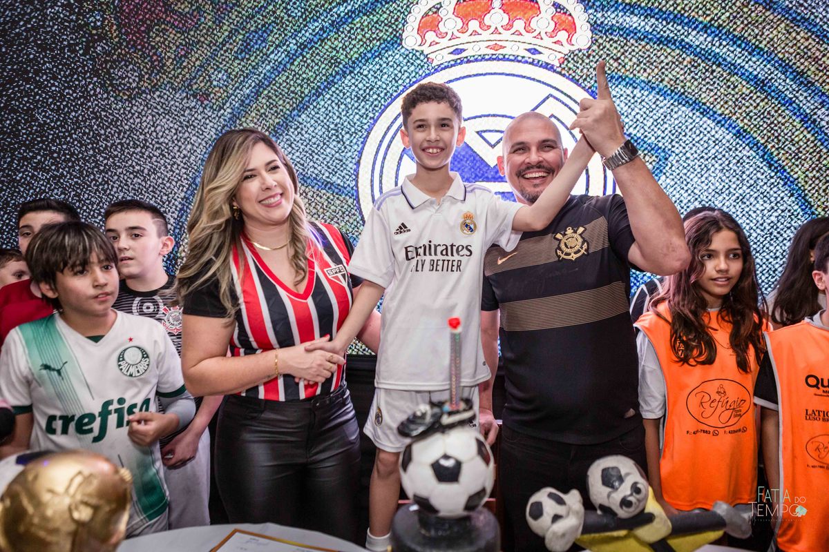 Futebol, jogador, Soccer, atacante, Real Madrid, Zagueiro, aniversário, decoração, buffet infantil, quadra de futebol, gramado sintético, criança, fotografia de criança, festa de aniversário, bola de futebol, parabéns, jogador caro, drible, contrato, gol,