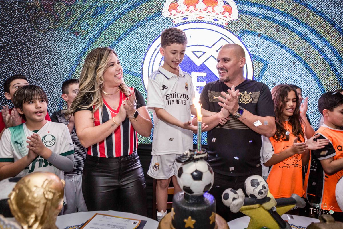 Futebol, jogador, Soccer, atacante, Real Madrid, Zagueiro, aniversário, decoração, buffet infantil, quadra de futebol, gramado sintético, criança, fotografia de criança, festa de aniversário, bola de futebol, parabéns, jogador caro, drible, contrato, gol,