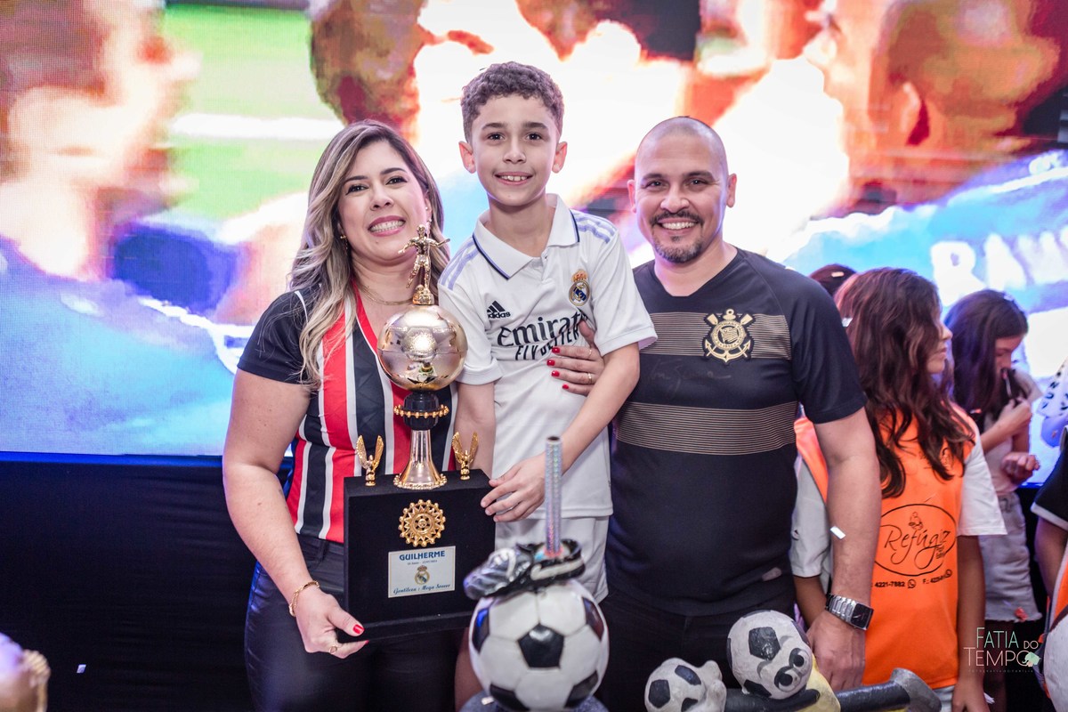 Futebol, jogador, Soccer, atacante, Real Madrid, Zagueiro, aniversário, decoração, buffet infantil, quadra de futebol, gramado sintético, criança, fotografia de criança, festa de aniversário, bola de futebol, parabéns, jogador caro, drible, contrato, gol,