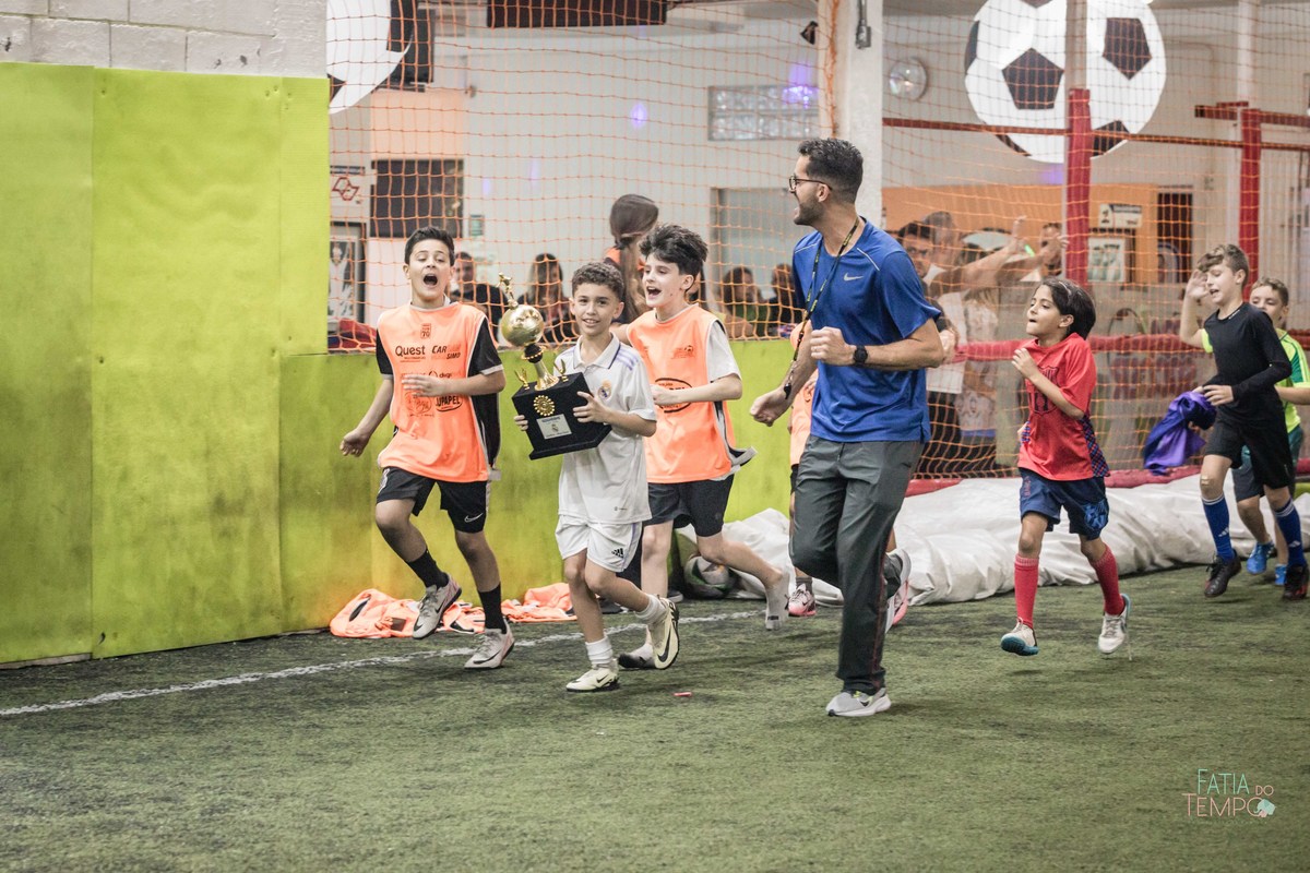 Futebol, jogador, Soccer, atacante, Real Madrid, Zagueiro, aniversário, decoração, buffet infantil, quadra de futebol, gramado sintético, criança, fotografia de criança, festa de aniversário, bola de futebol, parabéns, jogador caro, drible, contrato, gol,