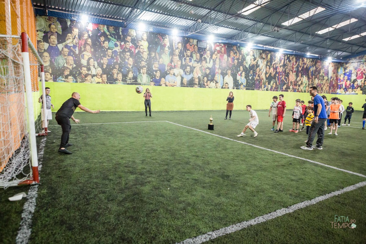 Futebol, jogador, Soccer, atacante, Real Madrid, Zagueiro, aniversário, decoração, buffet infantil, quadra de futebol, gramado sintético, criança, fotografia de criança, festa de aniversário, bola de futebol, parabéns, jogador caro, drible, contrato, gol,