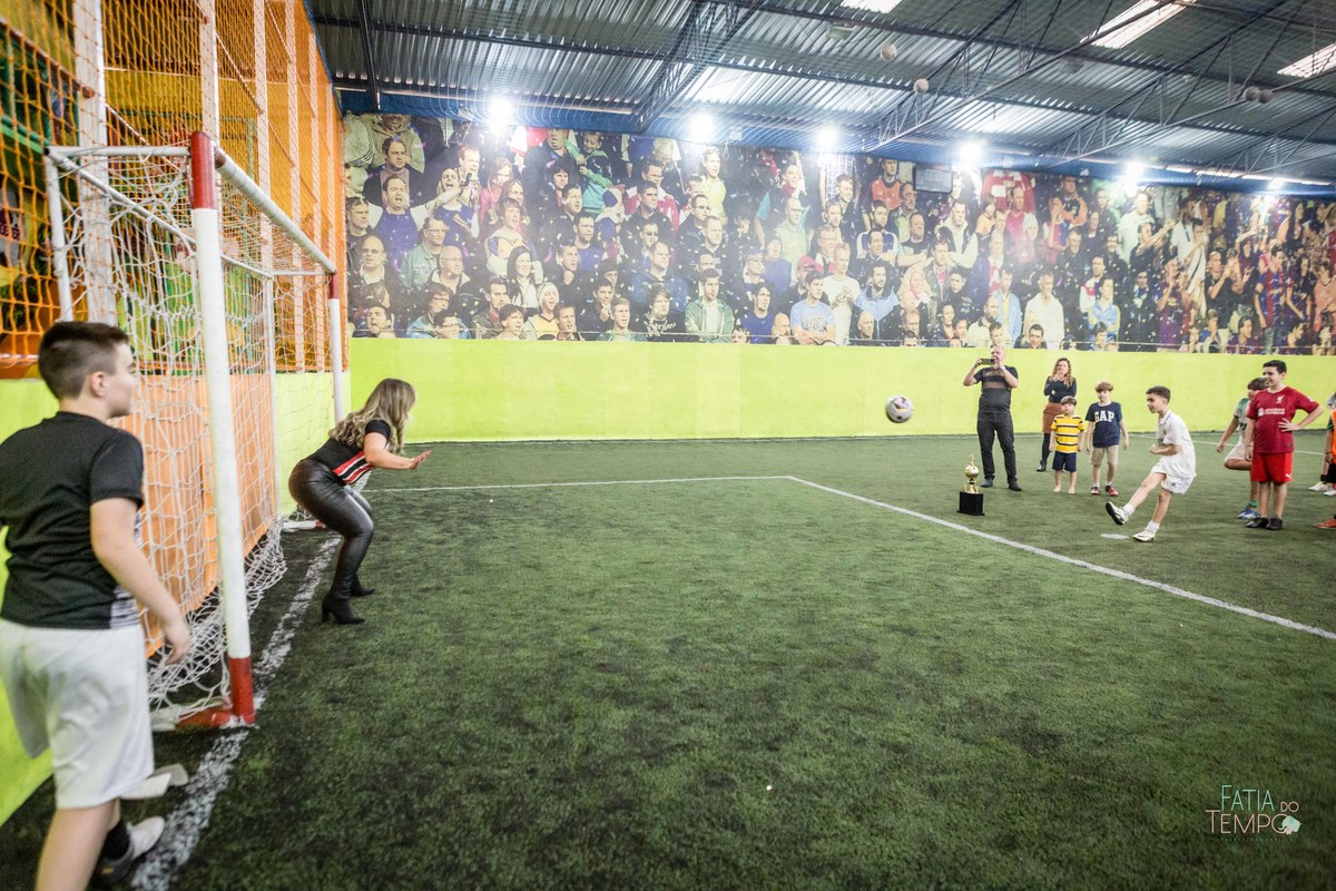 Futebol, jogador, Soccer, atacante, Real Madrid, Zagueiro, aniversário, decoração, buffet infantil, quadra de futebol, gramado sintético, criança, fotografia de criança, festa de aniversário, bola de futebol, parabéns, jogador caro, drible, contrato, gol,