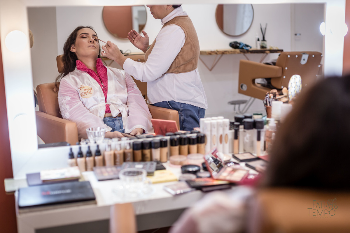 Dia da noiva, maquiagem, making of, wedding, buffet de casamento, salão de festa, assessoria, cerimonial, celebrante, mini wedding, casamento pequeno, poucos convidados, decoração, vestido de noiva, salão de beleza, banda, musica, dança, fotografia, 