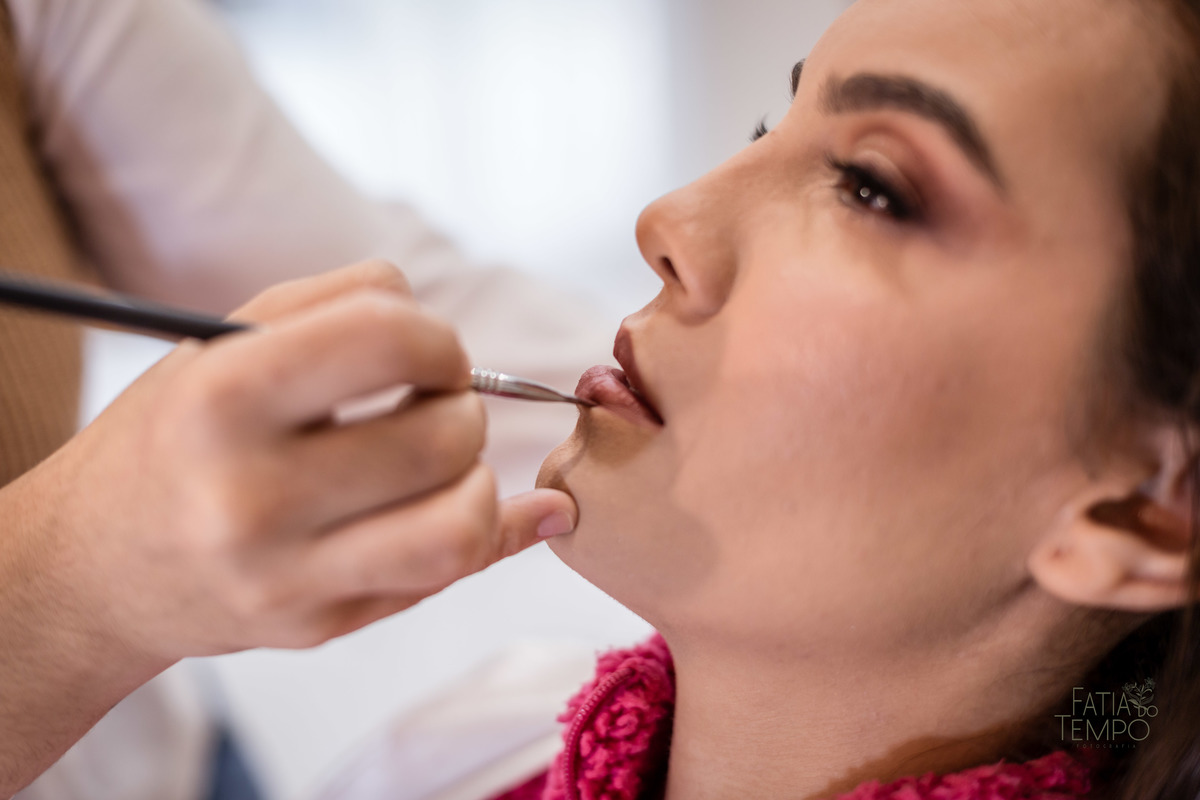 Dia da noiva, maquiagem, making of, wedding, buffet de casamento, salão de festa, assessoria, cerimonial, celebrante, mini wedding, casamento pequeno, poucos convidados, decoração, vestido de noiva, salão de beleza, banda, musica, dança, fotografia, 