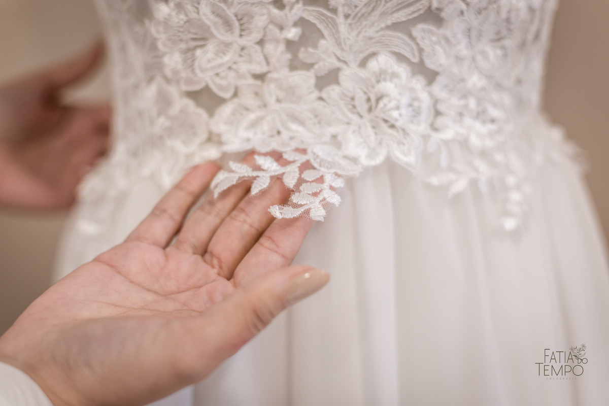 Dia da noiva, maquiagem, making of, wedding, buffet de casamento, salão de festa, assessoria, cerimonial, celebrante, mini wedding, casamento pequeno, poucos convidados, decoração, vestido de noiva, salão de beleza, banda, musica, dança, fotografia, 