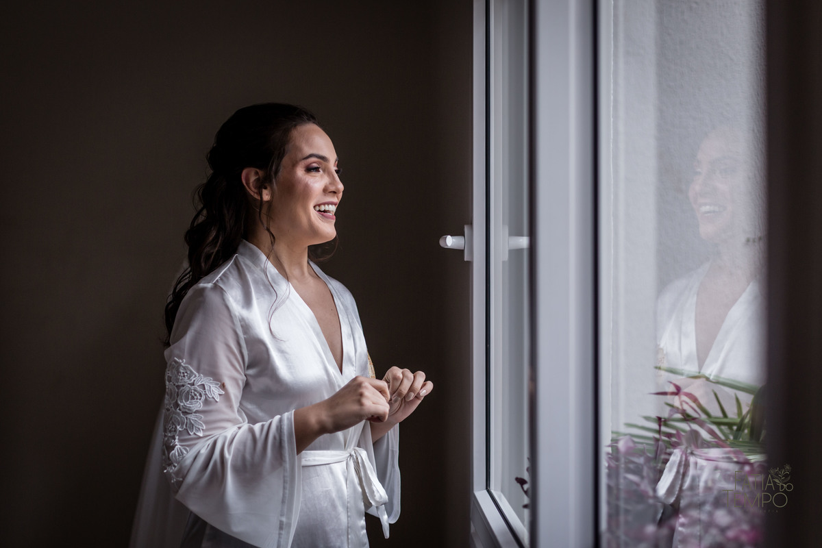 Dia da noiva, maquiagem, making of, wedding, buffet de casamento, salão de festa, assessoria, cerimonial, celebrante, mini wedding, casamento pequeno, poucos convidados, decoração, vestido de noiva, salão de beleza, banda, musica, dança, fotografia, 