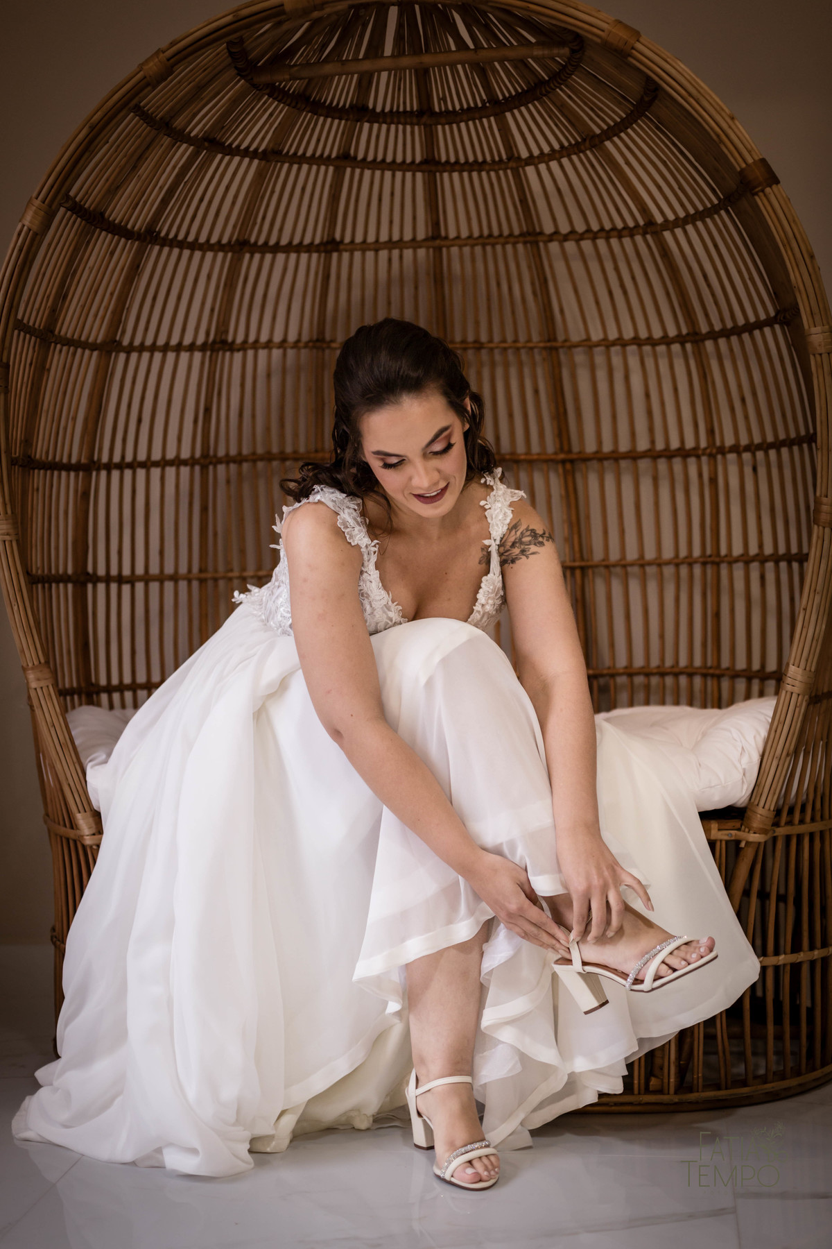 Dia da noiva, maquiagem, making of, wedding, buffet de casamento, salão de festa, assessoria, cerimonial, celebrante, mini wedding, casamento pequeno, poucos convidados, decoração, vestido de noiva, salão de beleza, banda, musica, dança, fotografia, 