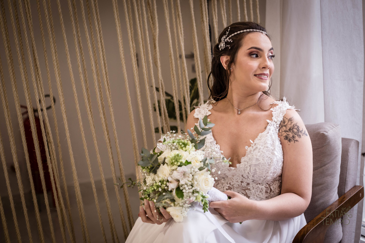 Dia da noiva, maquiagem, making of, wedding, buffet de casamento, salão de festa, assessoria, cerimonial, celebrante, mini wedding, casamento pequeno, poucos convidados, decoração, vestido de noiva, salão de beleza, banda, musica, dança, fotografia, 