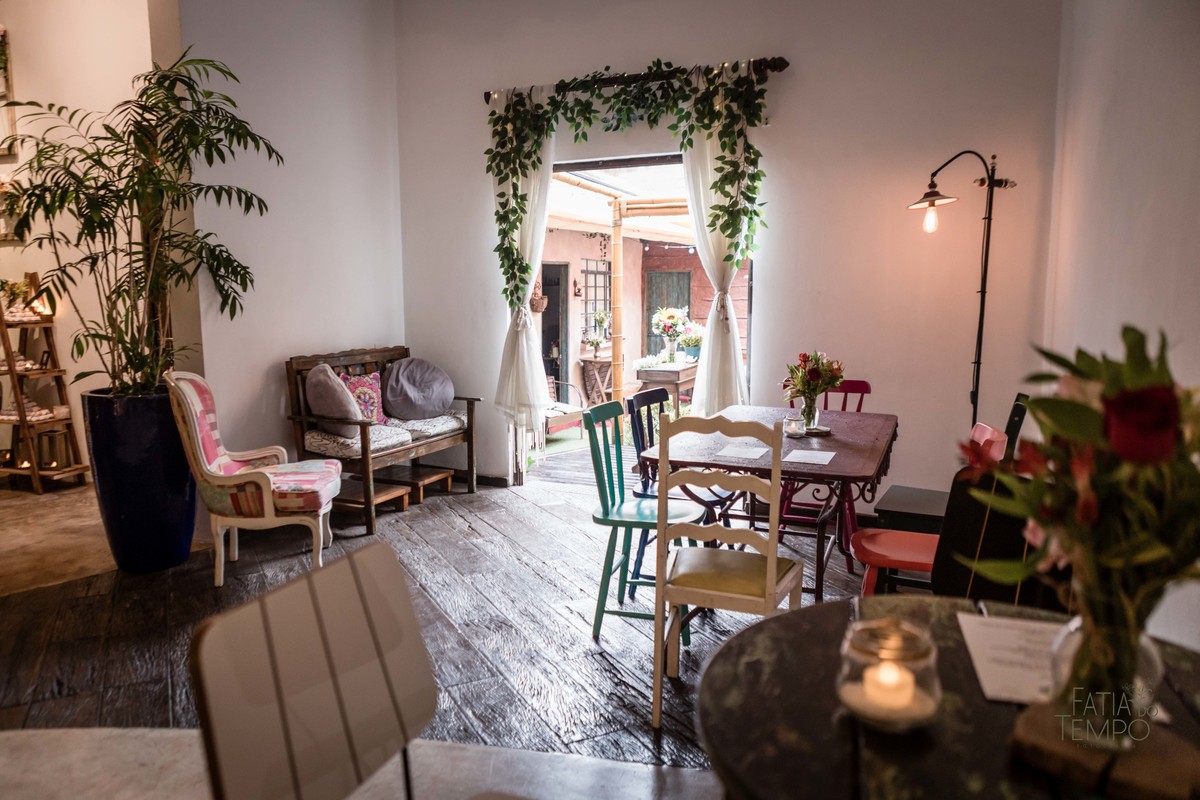 Dia da noiva, maquiagem, making of, wedding, buffet de casamento, salão de festa, assessoria, cerimonial, celebrante, mini wedding, casamento pequeno, poucos convidados, decoração, vestido de noiva, salão de beleza, banda, musica, dança, fotografia, 