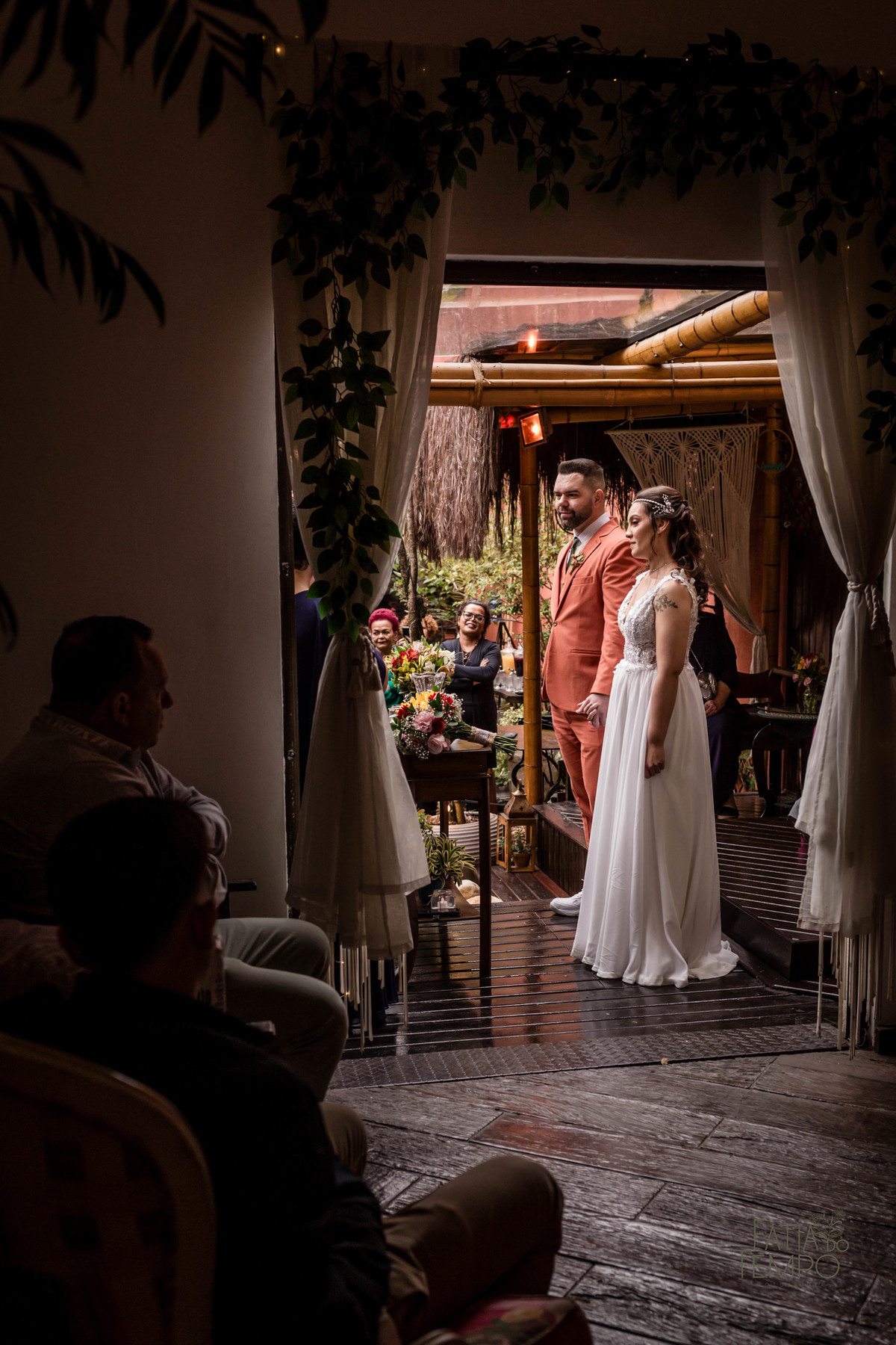 Dia da noiva, maquiagem, making of, wedding, buffet de casamento, salão de festa, assessoria, cerimonial, celebrante, mini wedding, casamento pequeno, poucos convidados, decoração, vestido de noiva, salão de beleza, banda, musica, dança, fotografia, 