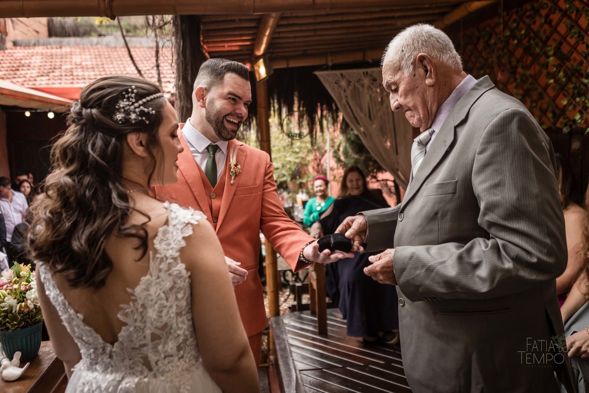 Dia da noiva, maquiagem, making of, wedding, buffet de casamento, salão de festa, assessoria, cerimonial, celebrante, mini wedding, casamento pequeno, poucos convidados, decoração, vestido de noiva, salão de beleza, banda, musica, dança, fotografia, 