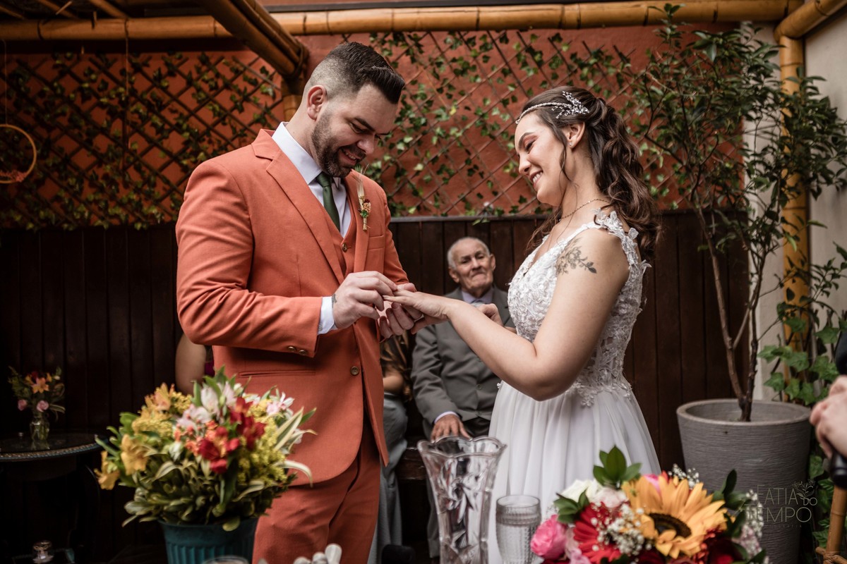 Dia da noiva, maquiagem, making of, wedding, buffet de casamento, salão de festa, assessoria, cerimonial, celebrante, mini wedding, casamento pequeno, poucos convidados, decoração, vestido de noiva, salão de beleza, banda, musica, dança, fotografia, 