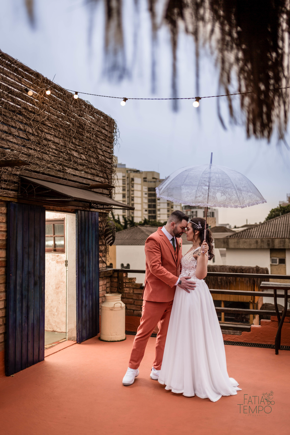 Dia da noiva, maquiagem, making of, wedding, buffet de casamento, salão de festa, assessoria, cerimonial, celebrante, mini wedding, casamento pequeno, poucos convidados, decoração, vestido de noiva, salão de beleza, banda, musica, dança, fotografia, 