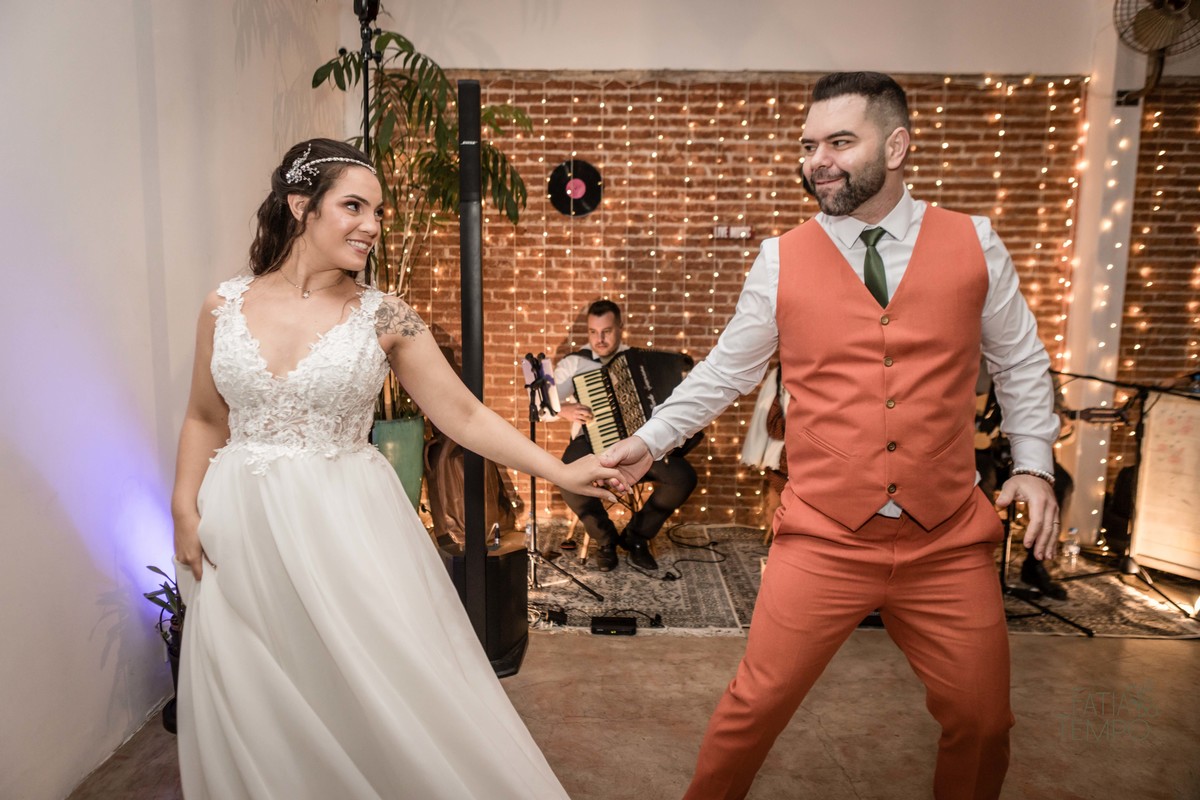 Dia da noiva, maquiagem, making of, wedding, buffet de casamento, salão de festa, assessoria, cerimonial, celebrante, mini wedding, casamento pequeno, poucos convidados, decoração, vestido de noiva, salão de beleza, banda, musica, dança, fotografia, 