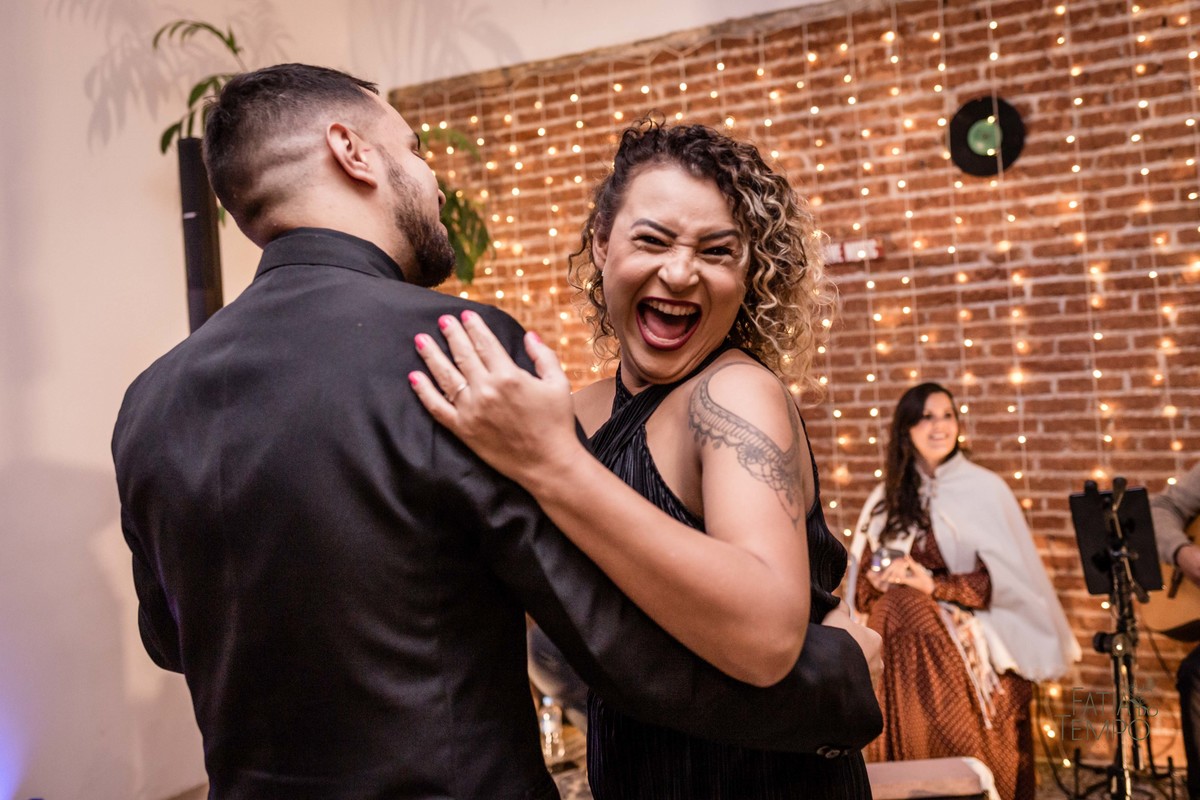 Dia da noiva, maquiagem, making of, wedding, buffet de casamento, salão de festa, assessoria, cerimonial, celebrante, mini wedding, casamento pequeno, poucos convidados, decoração, vestido de noiva, salão de beleza, banda, musica, dança, fotografia, 