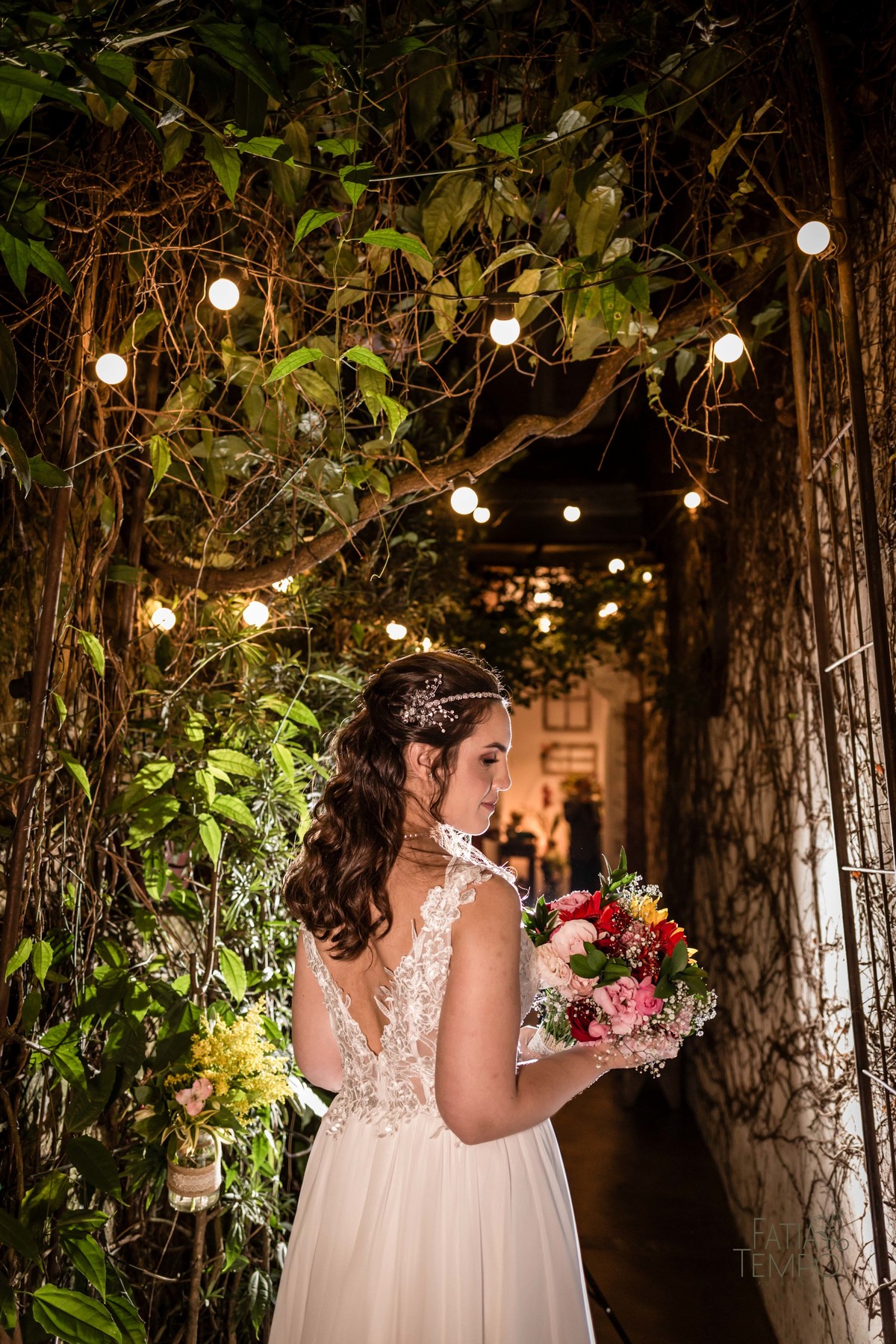 Dia da noiva, maquiagem, making of, wedding, buffet de casamento, salão de festa, assessoria, cerimonial, celebrante, mini wedding, casamento pequeno, poucos convidados, decoração, vestido de noiva, salão de beleza, banda, musica, dança, fotografia, 