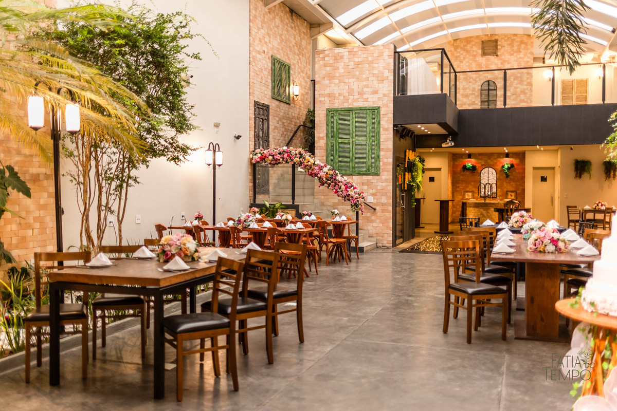 15 anos, debutante, adolescente, festa de debutante, festa de 15 anos, balada, vestido de festa, decoração, buffet, Alameda 7, São Caetano do Sul, buffet em São Caetano, flores, iluminação, doces finos, gastronomia, editorial, moda, elegância, Santo André