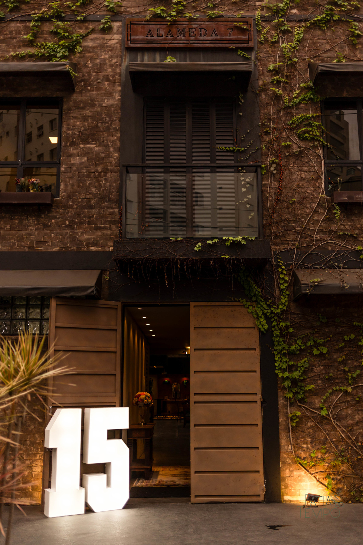 15 anos, debutante, adolescente, festa de debutante, festa de 15 anos, balada, vestido de festa, decoração, buffet, Alameda 7, São Caetano do Sul, buffet em São Caetano, flores, iluminação, doces finos, gastronomia, editorial, moda, elegância, Santo André