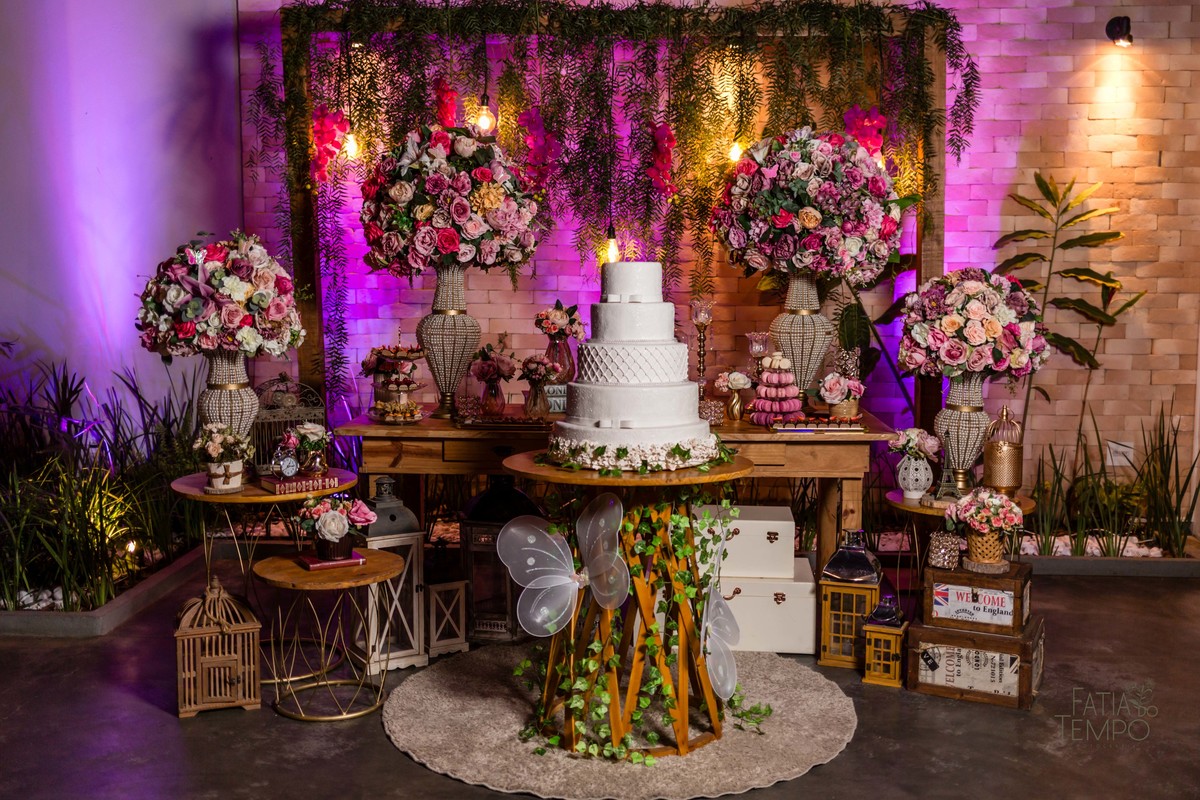 15 anos, debutante, adolescente, festa de debutante, festa de 15 anos, balada, vestido de festa, decoração, buffet, Alameda 7, São Caetano do Sul, buffet em São Caetano, flores, iluminação, doces finos, gastronomia, editorial, moda, elegância, Santo André