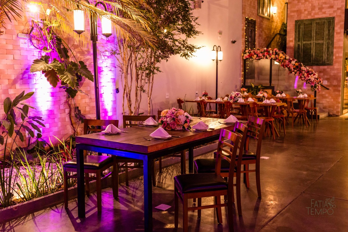 15 anos, debutante, adolescente, festa de debutante, festa de 15 anos, balada, vestido de festa, decoração, buffet, Alameda 7, São Caetano do Sul, buffet em São Caetano, flores, iluminação, doces finos, gastronomia, editorial, moda, elegância, Santo André