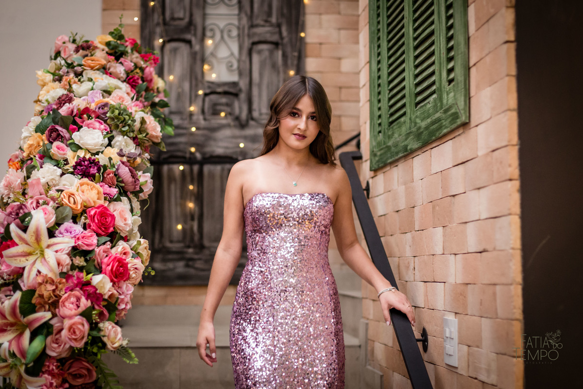 15 anos, debutante, adolescente, festa de debutante, festa de 15 anos, balada, vestido de festa, decoração, buffet, Alameda 7, São Caetano do Sul, buffet em São Caetano, flores, iluminação, doces finos, gastronomia, editorial, moda, elegância, Santo André