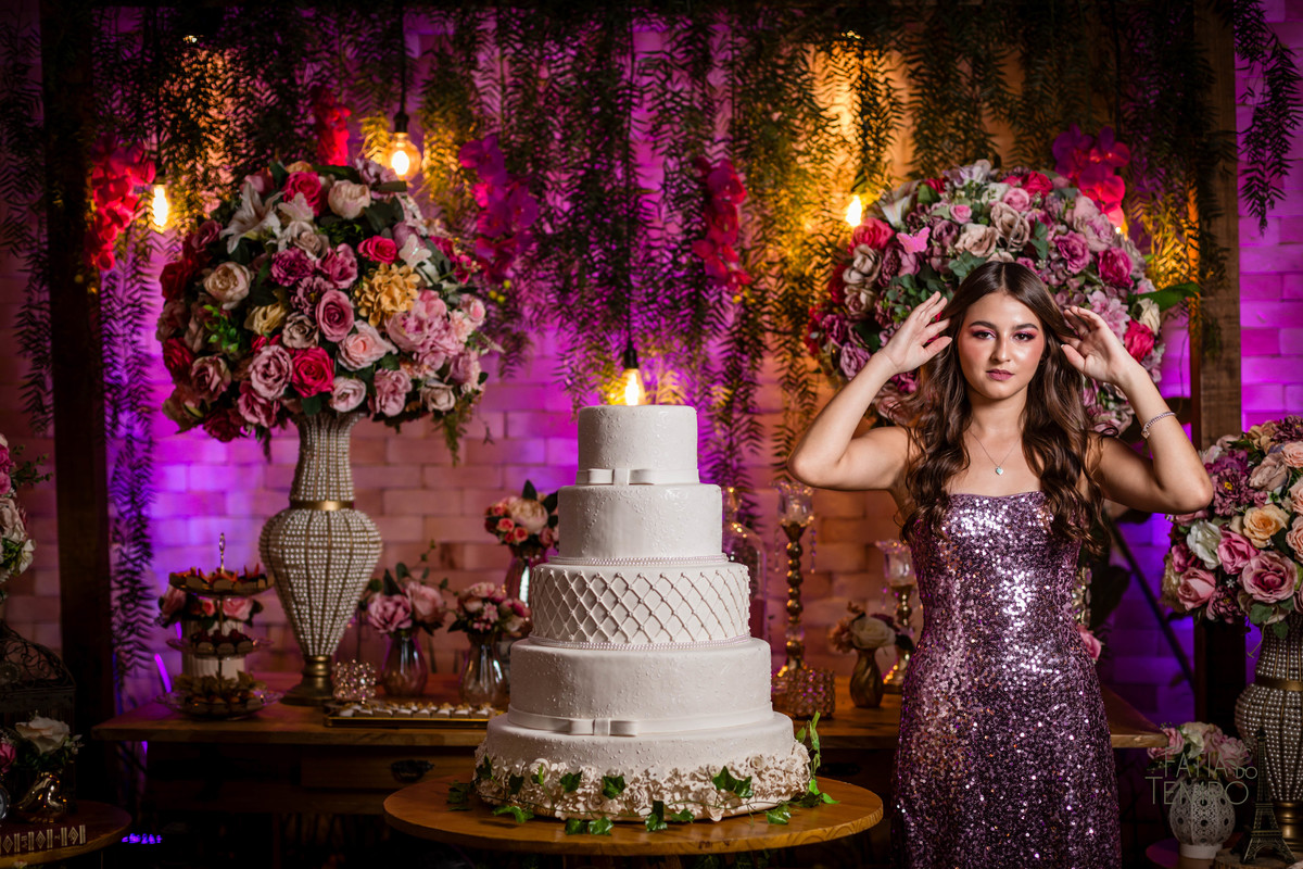 15 anos, debutante, adolescente, festa de debutante, festa de 15 anos, balada, vestido de festa, decoração, buffet, Alameda 7, São Caetano do Sul, buffet em São Caetano, flores, iluminação, doces finos, gastronomia, editorial, moda, elegância, Santo André