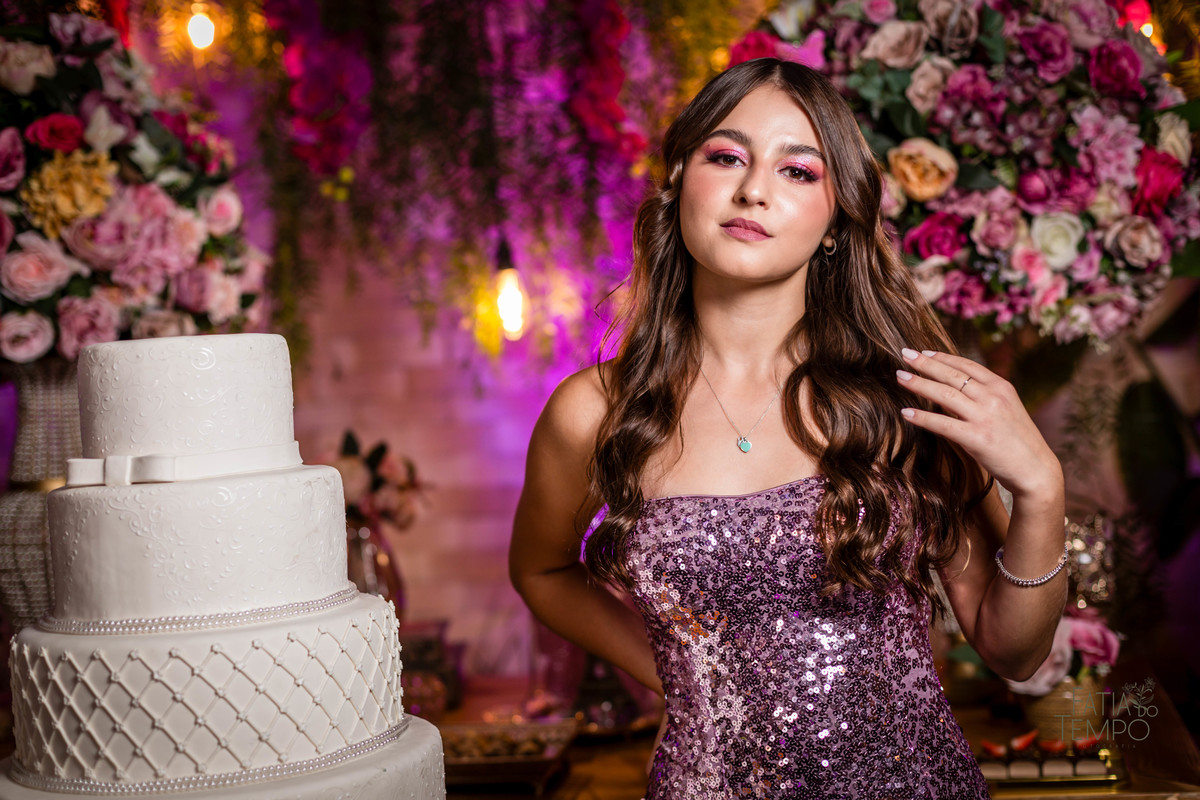 15 anos, debutante, adolescente, festa de debutante, festa de 15 anos, balada, vestido de festa, decoração, buffet, Alameda 7, São Caetano do Sul, buffet em São Caetano, flores, iluminação, doces finos, gastronomia, editorial, moda, elegância, Santo André