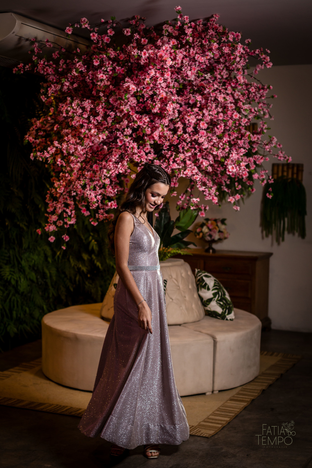 15 anos, debutante, adolescente, festa de debutante, festa de 15 anos, balada, vestido de festa, decoração, buffet, Alameda 7, São Caetano do Sul, buffet em São Caetano, flores, iluminação, doces finos, gastronomia, editorial, moda, elegância, Santo André