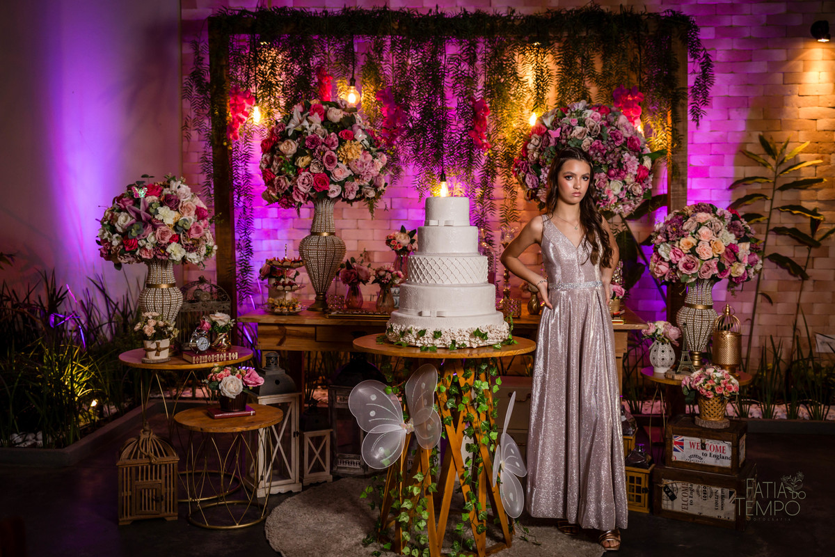 15 anos, debutante, adolescente, festa de debutante, festa de 15 anos, balada, vestido de festa, decoração, buffet, Alameda 7, São Caetano do Sul, buffet em São Caetano, flores, iluminação, doces finos, gastronomia, editorial, moda, elegância, Santo André