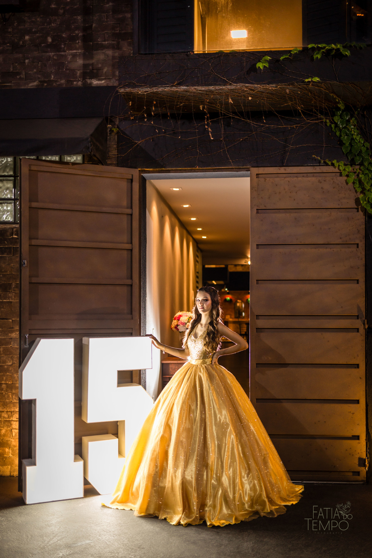 15 anos, debutante, adolescente, festa de debutante, festa de 15 anos, balada, vestido de festa, decoração, buffet, Alameda 7, São Caetano do Sul, buffet em São Caetano, flores, iluminação, doces finos, gastronomia, editorial, moda, elegância, Santo André