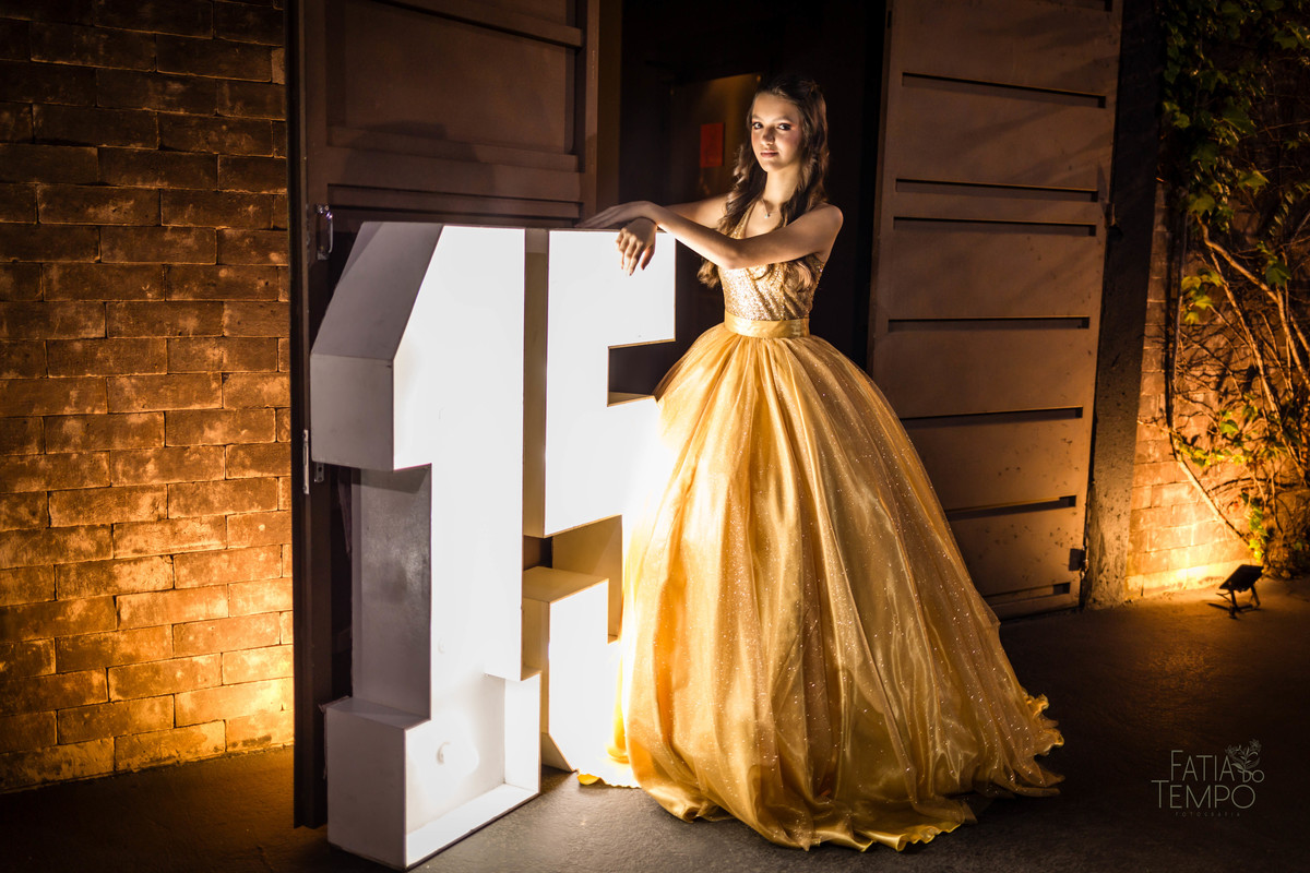 15 anos, debutante, adolescente, festa de debutante, festa de 15 anos, balada, vestido de festa, decoração, buffet, Alameda 7, São Caetano do Sul, buffet em São Caetano, flores, iluminação, doces finos, gastronomia, editorial, moda, elegância, Santo André