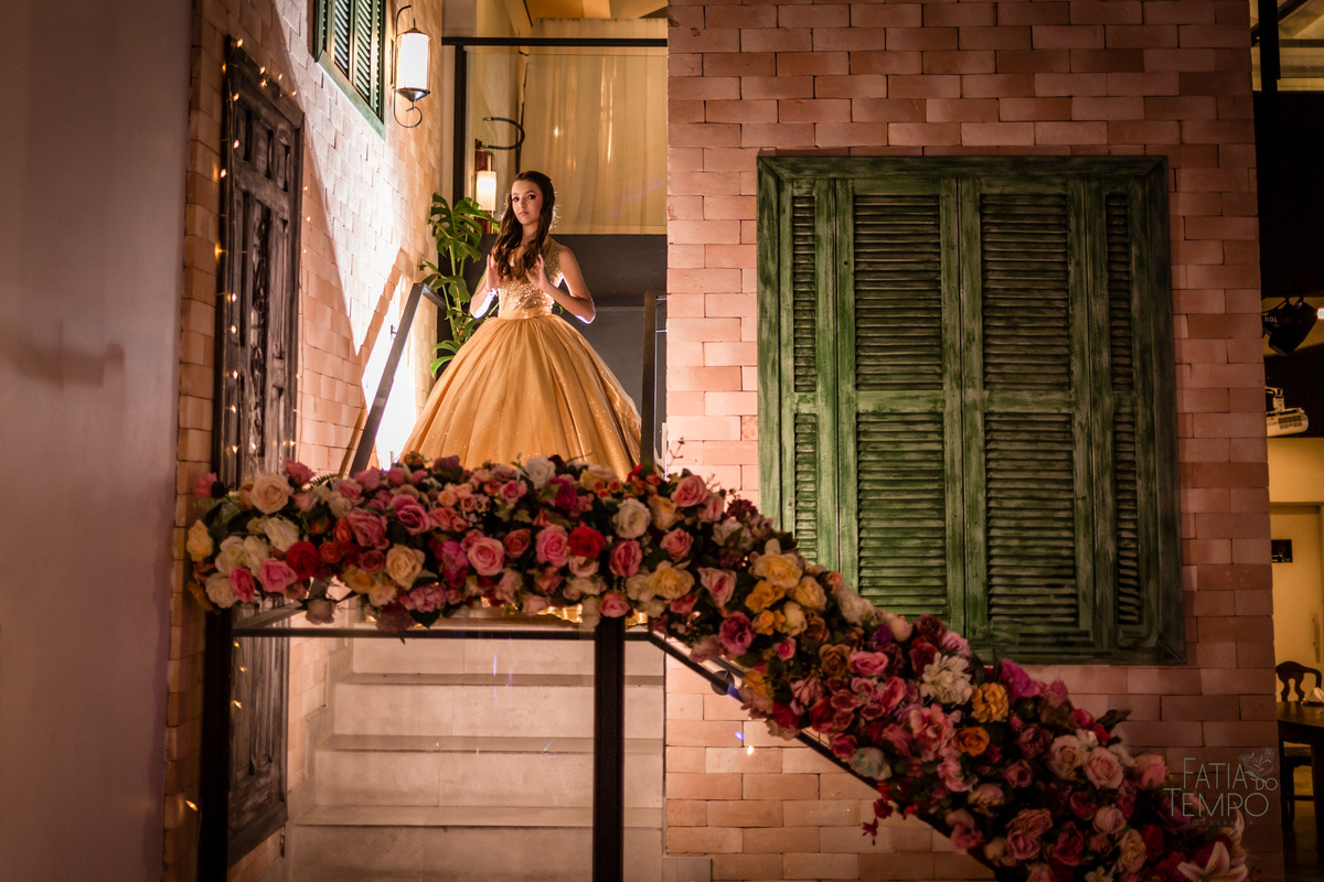 15 anos, debutante, adolescente, festa de debutante, festa de 15 anos, balada, vestido de festa, decoração, buffet, Alameda 7, São Caetano do Sul, buffet em São Caetano, flores, iluminação, doces finos, gastronomia, editorial, moda, elegância, Santo André