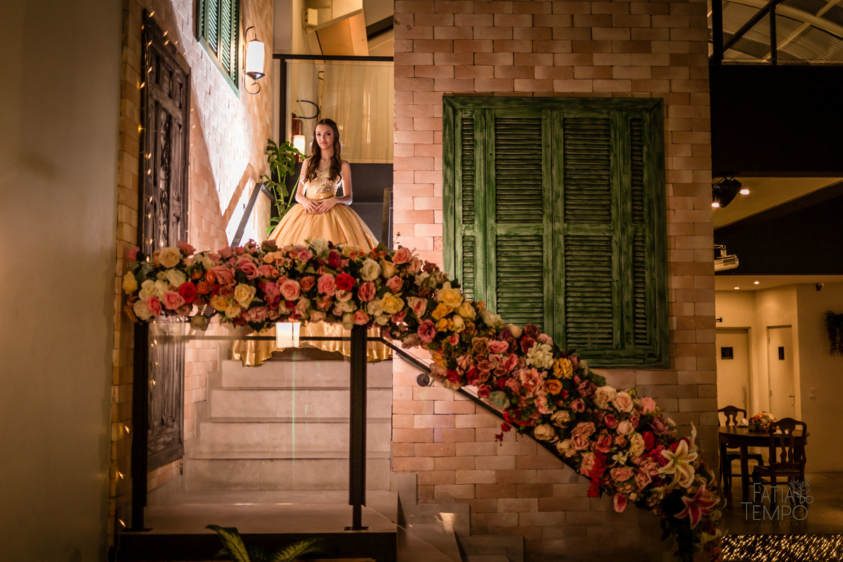 15 anos, debutante, adolescente, festa de debutante, festa de 15 anos, balada, vestido de festa, decoração, buffet, Alameda 7, São Caetano do Sul, buffet em São Caetano, flores, iluminação, doces finos, gastronomia, editorial, moda, elegância, Santo André