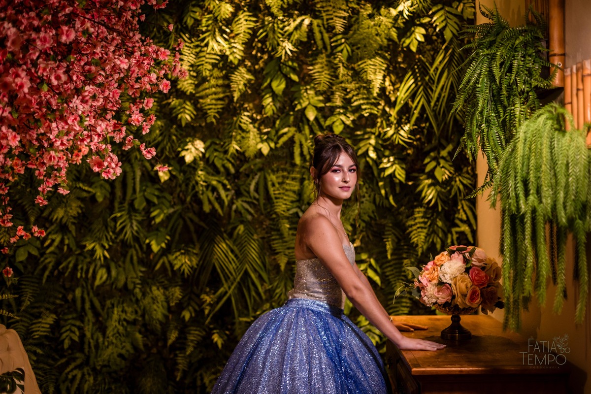 15 anos, debutante, adolescente, festa de debutante, festa de 15 anos, balada, vestido de festa, decoração, buffet, Alameda 7, São Caetano do Sul, buffet em São Caetano, flores, iluminação, doces finos, gastronomia, editorial, moda, elegância, Santo André