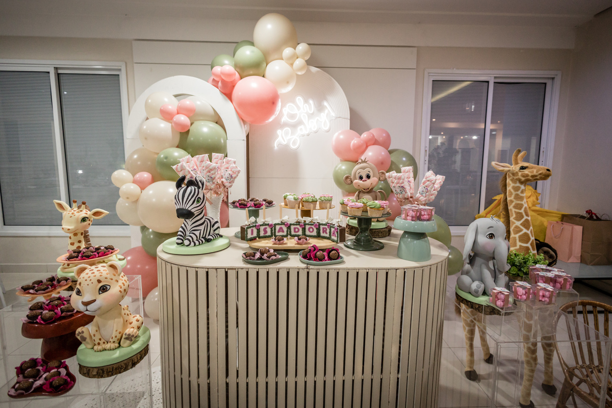 Chá de bebê, chá revelação, festa infantil, aniversário, festa de criança, decoração, gincana, salão do prédio, salão de festa, gestante, grávida, fralda, mamadeira, vestido branco, Isadora, Nayara, fotos de meninas, foto de aniversário, ursinho, 