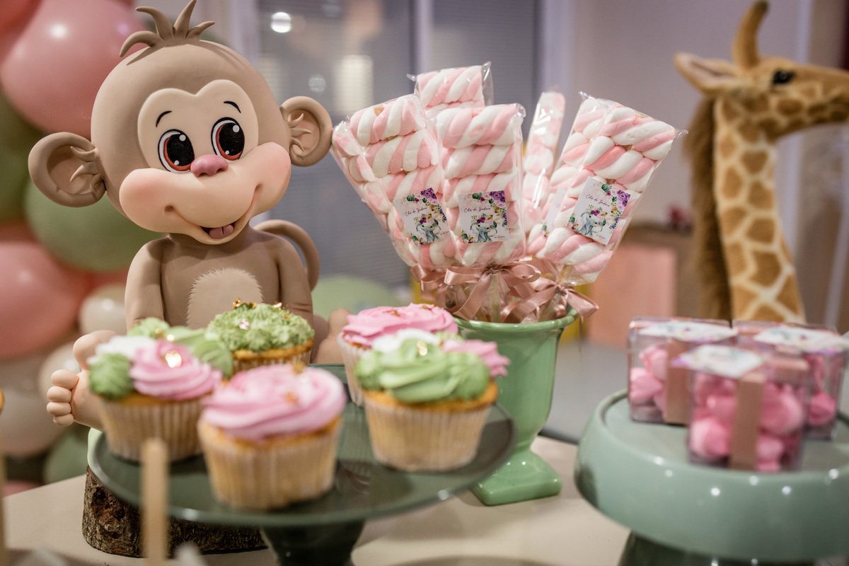 Chá de bebê, chá revelação, festa infantil, aniversário, festa de criança, decoração, gincana, salão do prédio, salão de festa, gestante, grávida, fralda, mamadeira, vestido branco, Isadora, Nayara, fotos de meninas, foto de aniversário, ursinho, 