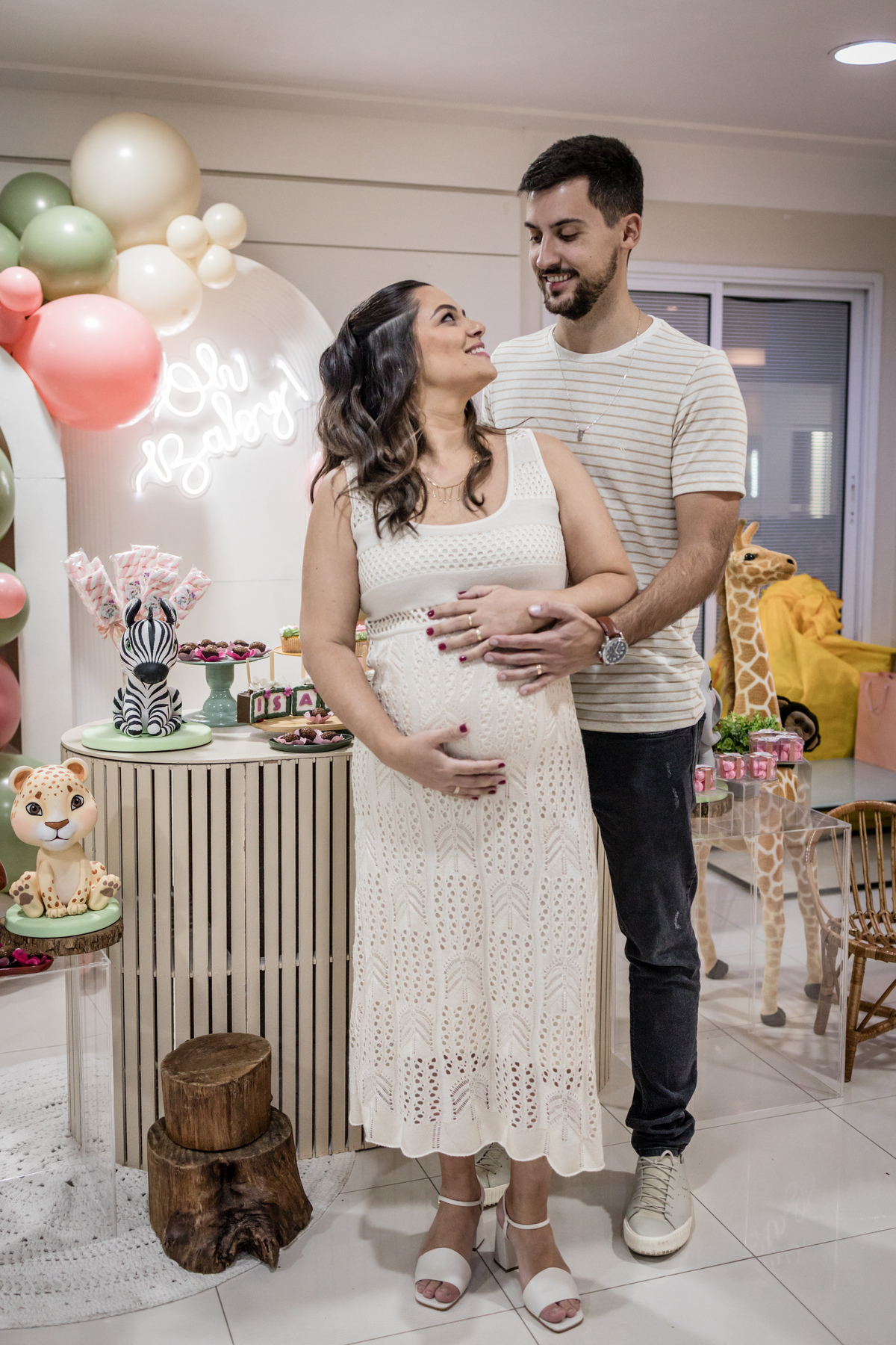 Chá de bebê, chá revelação, festa infantil, aniversário, festa de criança, decoração, gincana, salão do prédio, salão de festa, gestante, grávida, fralda, mamadeira, vestido branco, Isadora, Nayara, fotos de meninas, foto de aniversário, ursinho, 