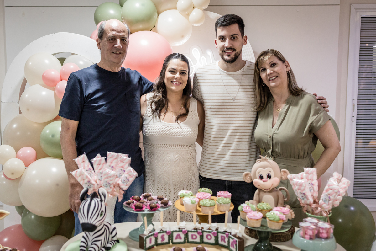 Chá de bebê, chá revelação, festa infantil, aniversário, festa de criança, decoração, gincana, salão do prédio, salão de festa, gestante, grávida, fralda, mamadeira, vestido branco, Isadora, Nayara, fotos de meninas, foto de aniversário, ursinho, 